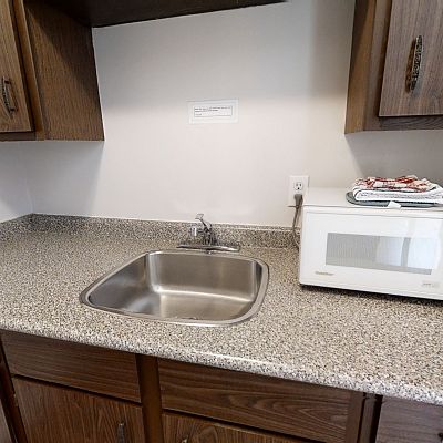  Pet Friendly - 2 Queens Kitchenette  Room