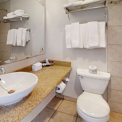  Pet Friendly - 2 Queens Kitchenette  Room